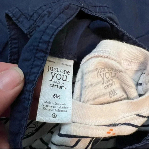 Carter’s Navy Whale Nautical Bib and Bodysuit Set 6 Months - Picture 3 of 3